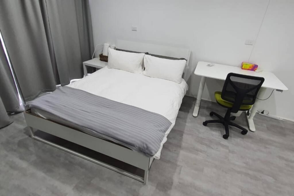 Dana-Spacious Private Room In Shared 2-Bedroom Apartment-1 Κανμπέρα Εξωτερικό φωτογραφία