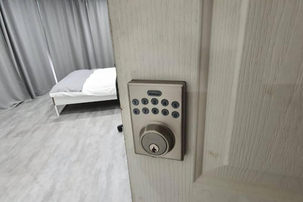 Dana-Spacious Private Room In Shared 2-Bedroom Apartment-1 Κανμπέρα Εξωτερικό φωτογραφία