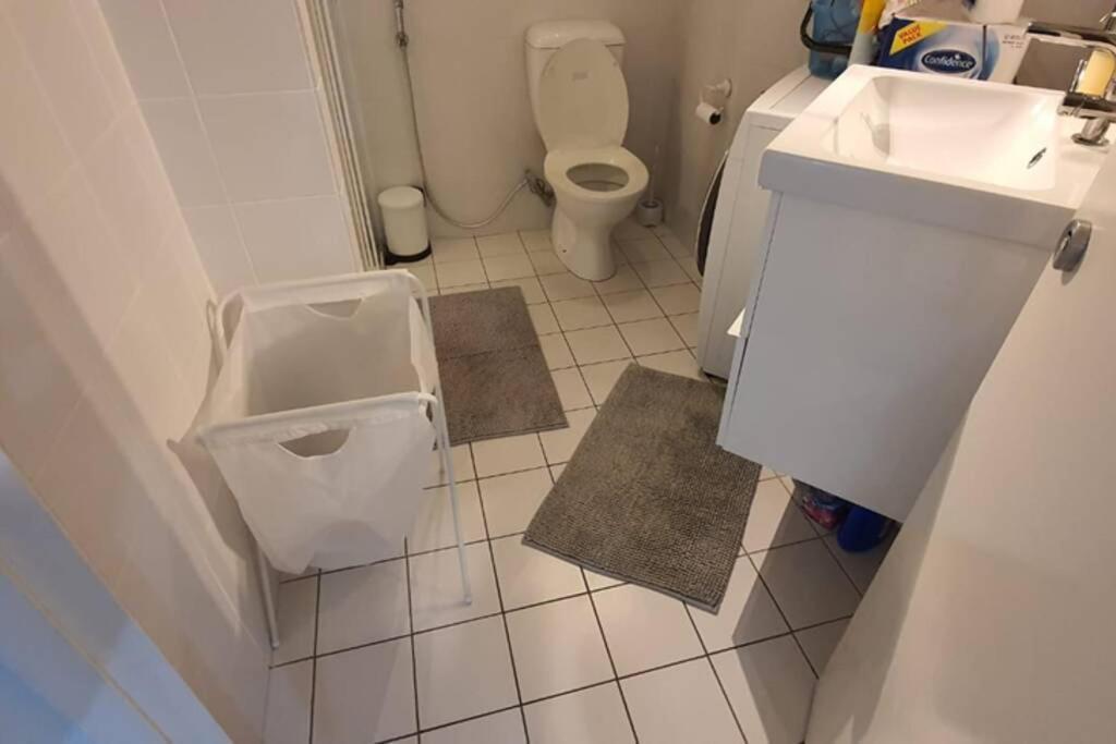 Dana-Spacious Private Room In Shared 2-Bedroom Apartment-1 Κανμπέρα Εξωτερικό φωτογραφία